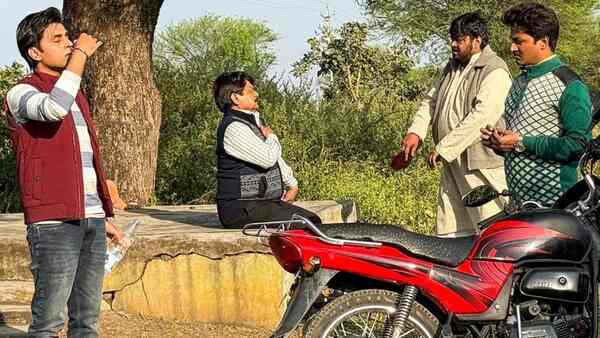 Panchayat season 4 finally goes on floors and Jitendra Kumar's Sachiv Ji enjoys gossip along with a hot cup of chai | Pics