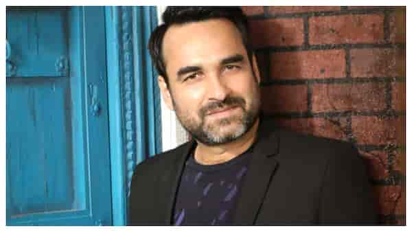 Ditching fancy cars, Pankaj Tripathi arrives for shoot on scooter – Watch the video that is winning the internet over