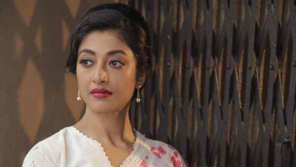 Paoli as Sulochona in Byomkesh Hotyamancha