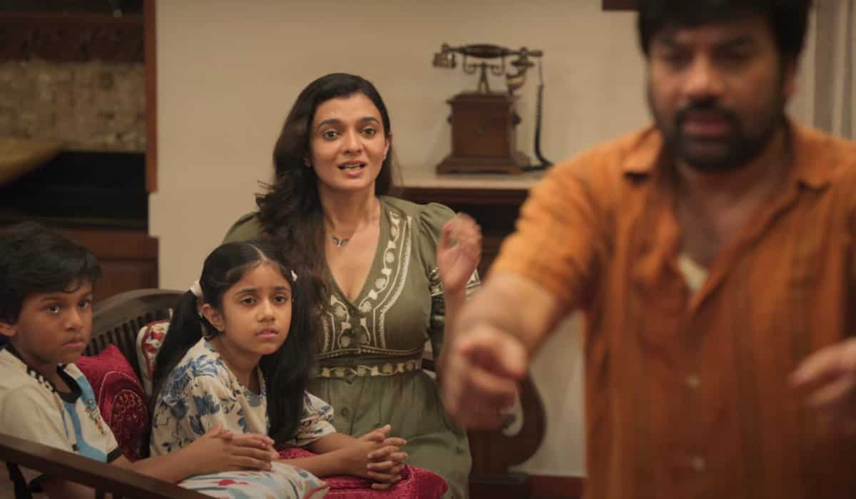 https://www.mobilemasala.com/movies/Paranthu-Po-Trailer-Released-Director-Ram-Dedicates-Film-to-Ambitious-Parents-i384949