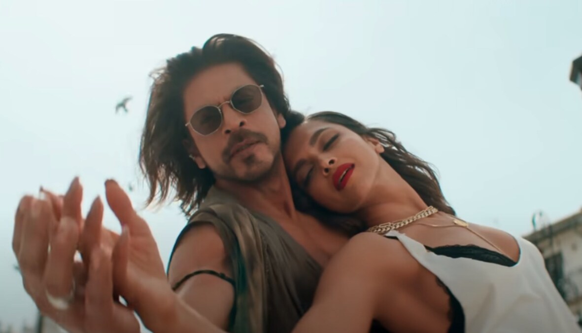 Shah Rukh Khan TROLLED for Jhoome Jo Pathaan, Twitter says 'Movie
