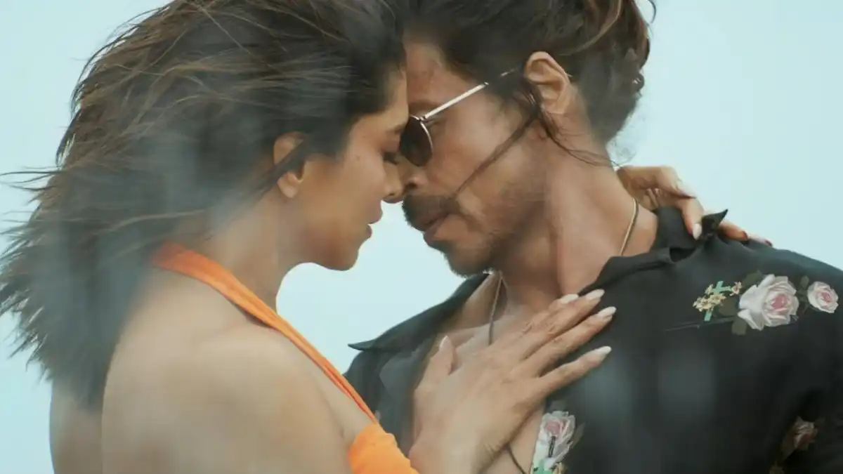 Pathaan song Besharam Rang: Shah Rukh Khan and Deepika Padukone raise the temperature on a winter morning