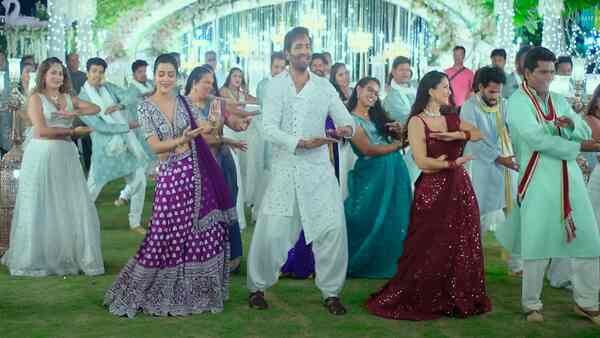 Ginna: What a Jodi is an eye-catchy dance number with energetic moves by Vishnu Manchu, Payal Rajput, Sunny Leone