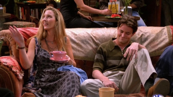 Phoebe and Chandler at Central Perk