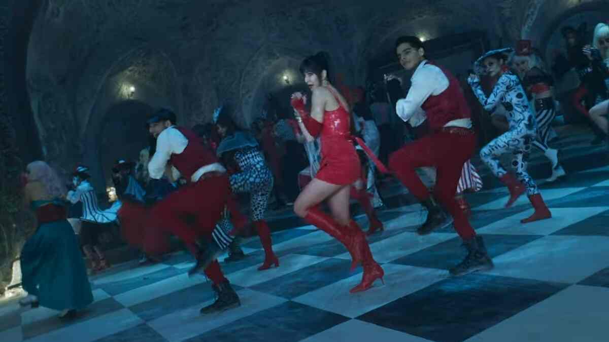 Phone Bhoot song Kinna Sonna teaser: 'Red hot' Katrina Kaif shows her smooth moves with Ishaan Khatter, Siddhant Chaturvedi