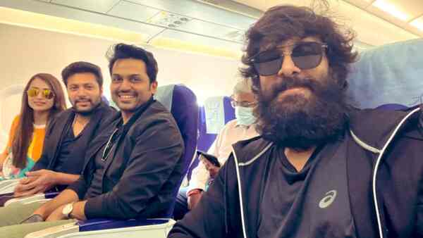 Ponniyin Selvan: Team clicks selfies in flight featuring Mani Ratnam, Vikram, Trisha, Karthi and Jayam Ravi