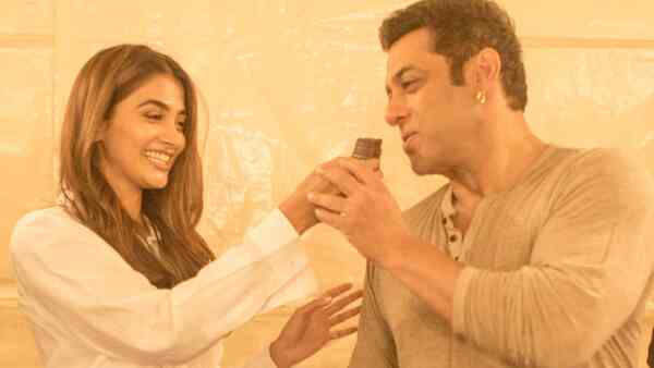 Kisi Ka Bhai Kisi Ki Jaan: Pooja Hegde shares her birthday cake with Salman Khan, Venkatesh Daggubati; watch