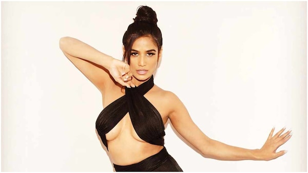 Poonam Pandey death - Nasha actress passes away at 32 due to cervical cancer, read Instagram post