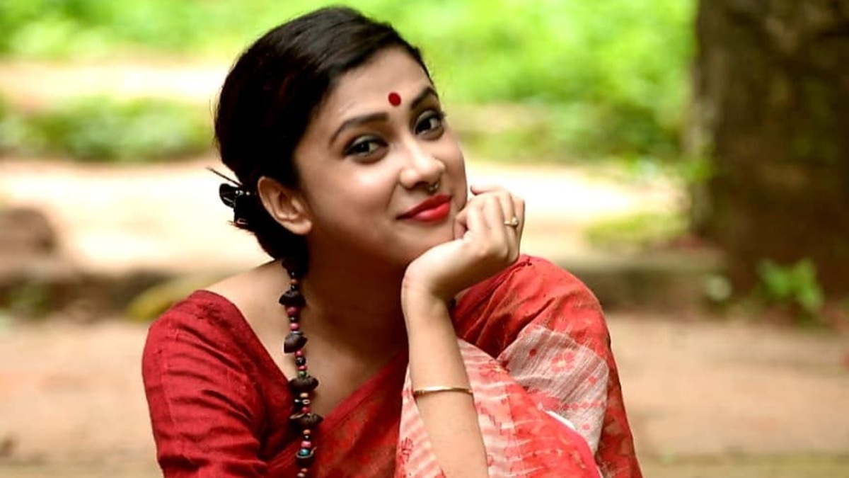 Pousali Banerjee goes to police station, sings to get released