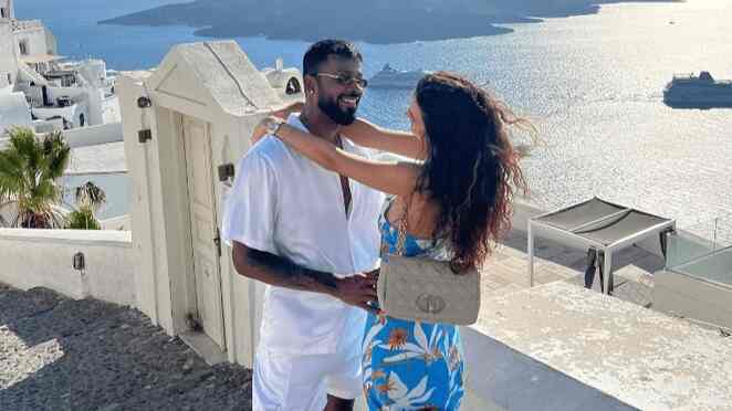 Hardik-Natasa gives us couple goals with their ravishing chemistry in Santorini