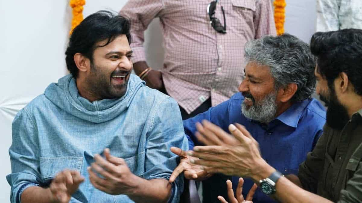 https://www.mobilemasala.com/film-gossip/Modern-Masters-SS-Rajamouli-Prabhas-reveals-the-Baahubali-directors-unseen-crazy-side-i287497