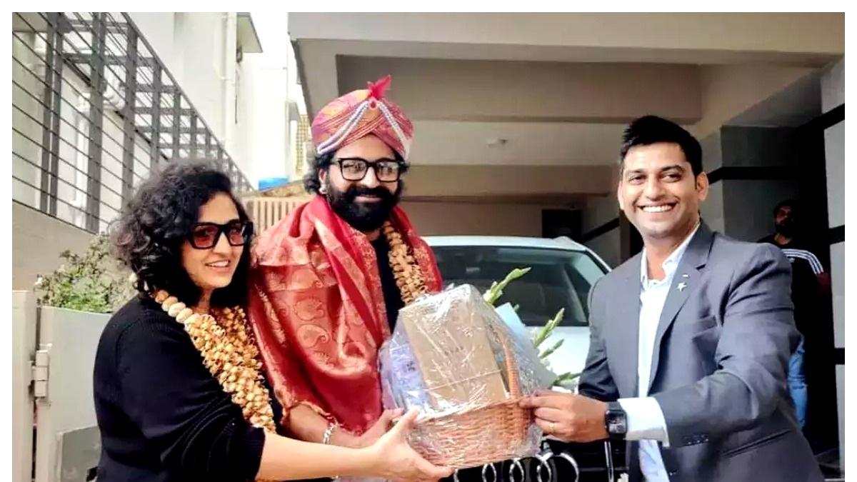 Kantara actor-director Rishab Shetty treats himself to a swanky pearl white Audi Q7, worth Rs 83 lakh