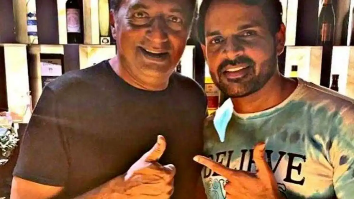 Shaam shares a picture with Prakash Raj from the sets of Vijay's Varisu
