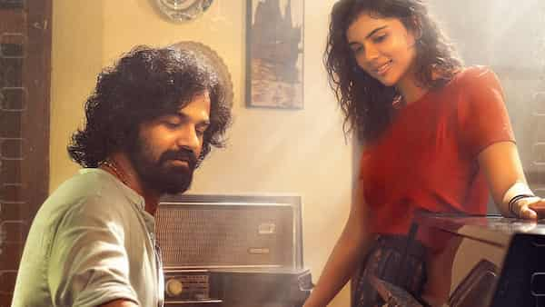 Pranav Mohanlal and Kalyani Priyadarshan in Varshangalkku Shesham