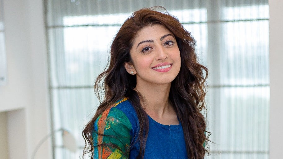 pranitha subhash ailesi