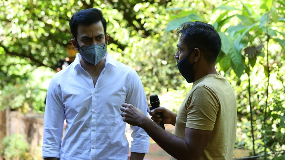 Prithviraj and Manu Warrier 