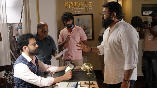 Prithviraj and Mohanlal on the sets of Barroz