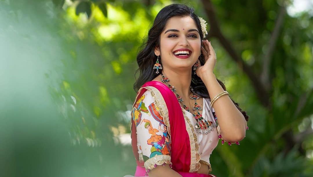 Priyanka Jain, bonito, green dress, HD wallpaper | Peakpx