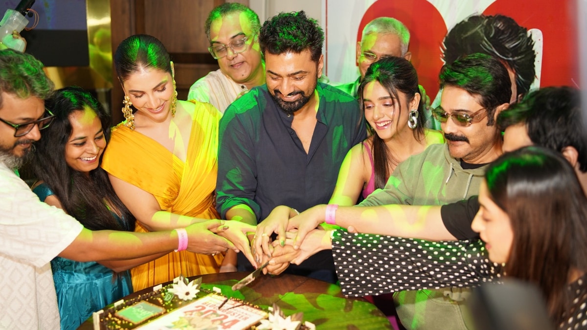Tekka cast and crew members celebrate its success, Prosenjit Chatterjee joins Dev
