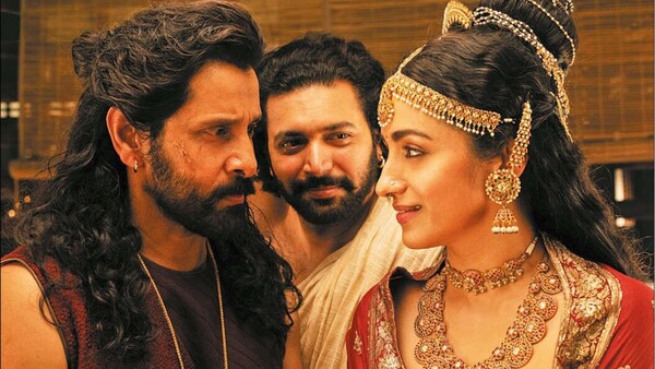 Chiyaan Vikram shares pictures of his 'siblings' from Ponniyin Selvan 2 cast, wins hearts of fans