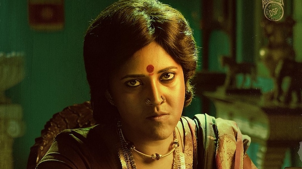 Pushpa: Anasuya Bharadwaj looks fierce as Dakshayani in new character poster