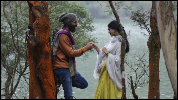 Raj B Shetty and Siri Ravikumar in 'Swathi Mutthina Male Haniye'