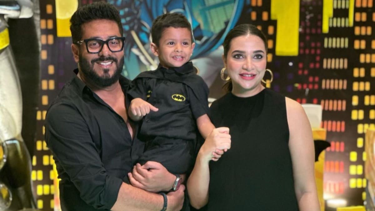 Raj Chakraborty and Subhashree Ganguly’s son Yuvaan takes swimming lessons and their fans can’t keep calm