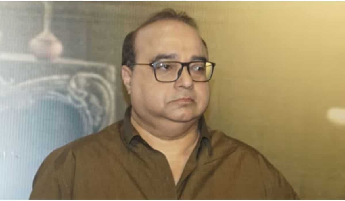 https://www.mobilemasala.com/film-gossip/Lahore-1947-director-Rajkumar-Santoshi-granted-bail-in-the-cheque-bouncing-case-his-lawyer-issues-clarification-i216055
