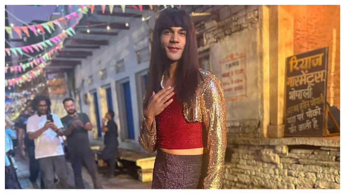 https://www.mobilemasala.com/movies/Rajkummar-Rao-shares-UNSEEN-Stree-2-pictures-dolled-up-like-a-woman-reveals-his-favourite-scene-missed-the-final-cut-i293996