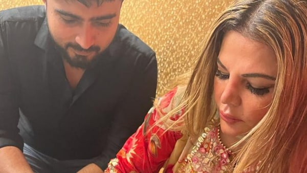 Rakhi Sawant gets secretly married to boyfriend Adil Khan Durrani a day after her mother gets hospitalized – see viral photos