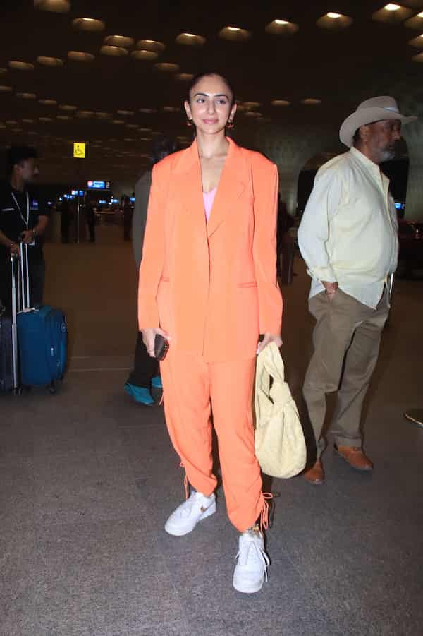 Rakul Preet Singh at Mumbai airport. (Image Credit: Manav Manglani)