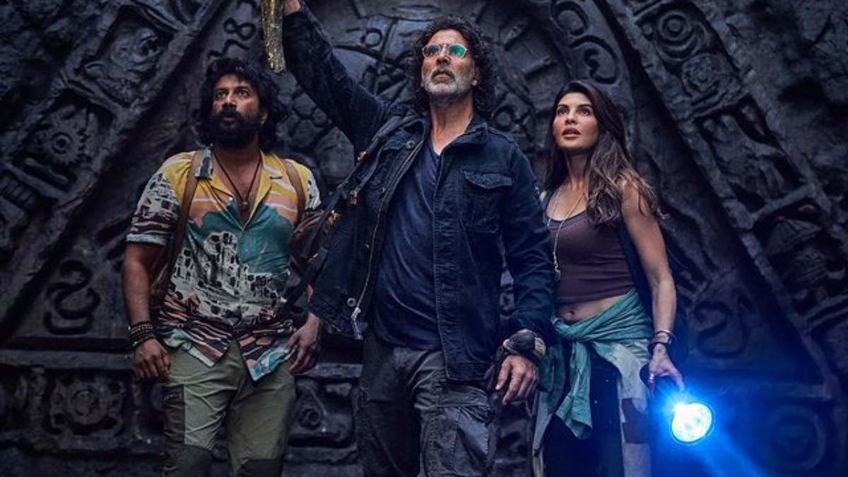 'Jacqueline has a torch but Akshay Kumar is holding Mashal to see god knows what': Netizens HEAVILY troll Ram Setu's new look poster