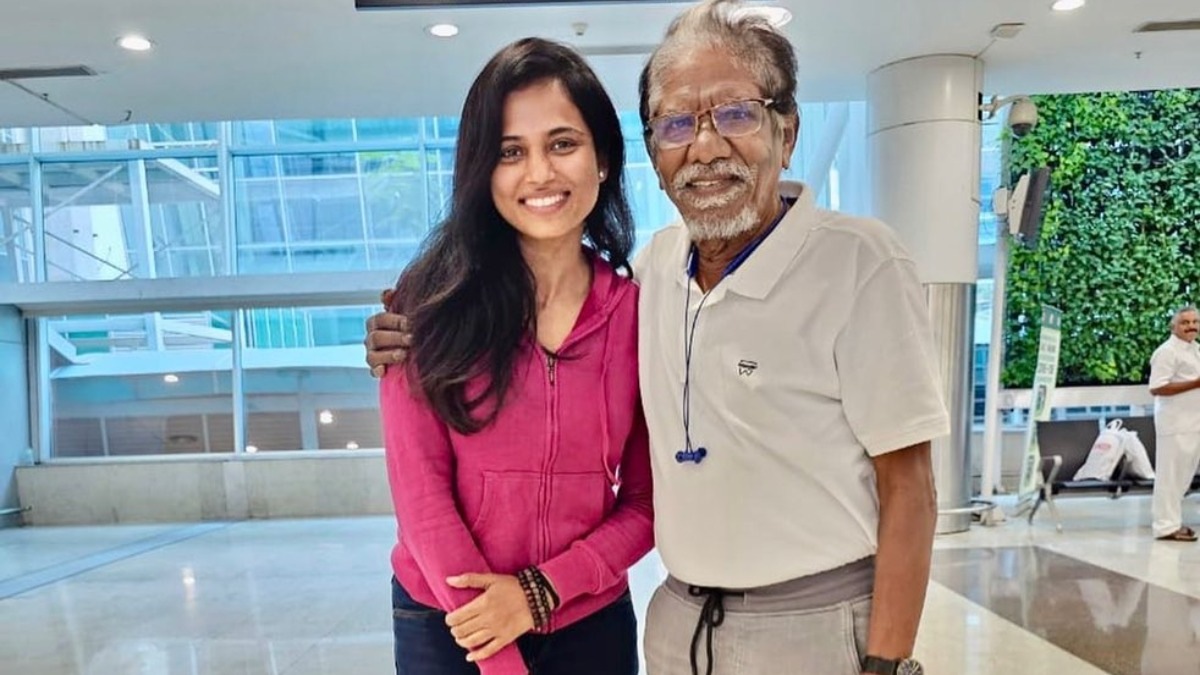 Nanpakal Nerathu Mayakkam actress Ramya Pandian meets Thiruchitrambalam actor Bharathiraja, calls him a legend