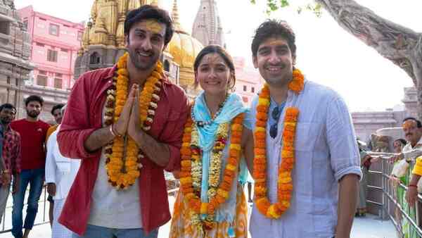 Brahmastra duo Ranbir Kapoor-Alia Bhatt stopped from praying by Bajrang Dal members at the Mahakal temple in MP