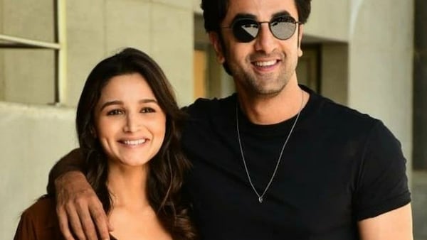 Ranbir Kapoor-Alia Bhatt pose together for media FIRST time since her pregnancy announcement – pics