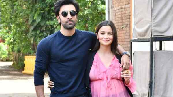 Soon-to-be parents Alia Bhatt, Ranbir Kapoor are all smiles as they pose for shutterbugs