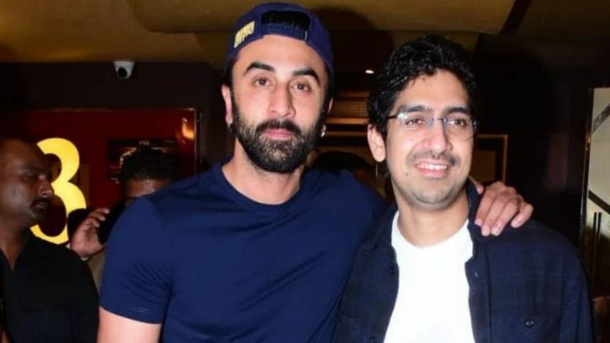 Brahmastra duo Ranbir Kapoor and Ayan Mukerji surprise fans at a screening; watch viral video