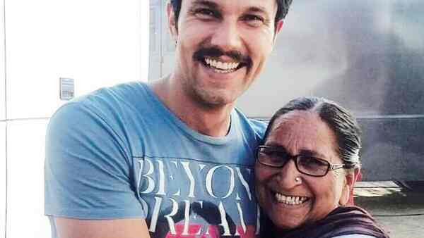 Randeep Hooda keeps his word, performs last rites for Sarabjit Singh’s sister Dalbir Kaur