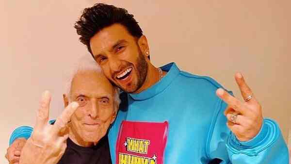 Ranveer Singh loves his grandfather dancing on the tunes of ‘Jhumka Gira Re’; Zoya, Kriti, Priyanka, Alia, Deepika, Vicky and more can't stop watching it