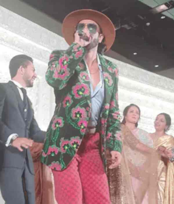 Ranveer Singh at the wedding reception of Mumbai Police Commissioner Vivek Phansalkar's daughter (Source: Google)