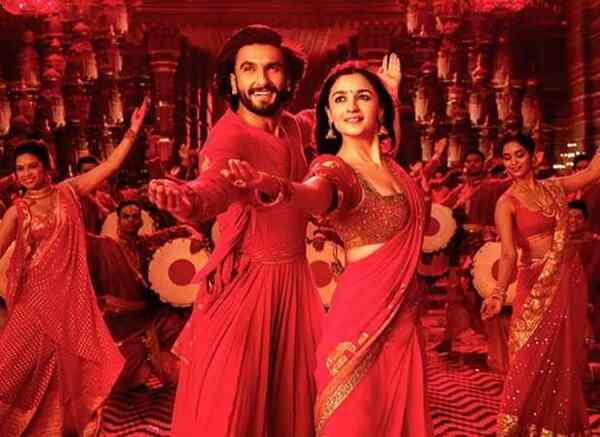 Ranveer Singh and Alia Bhatt in Dhindhora Baje Re