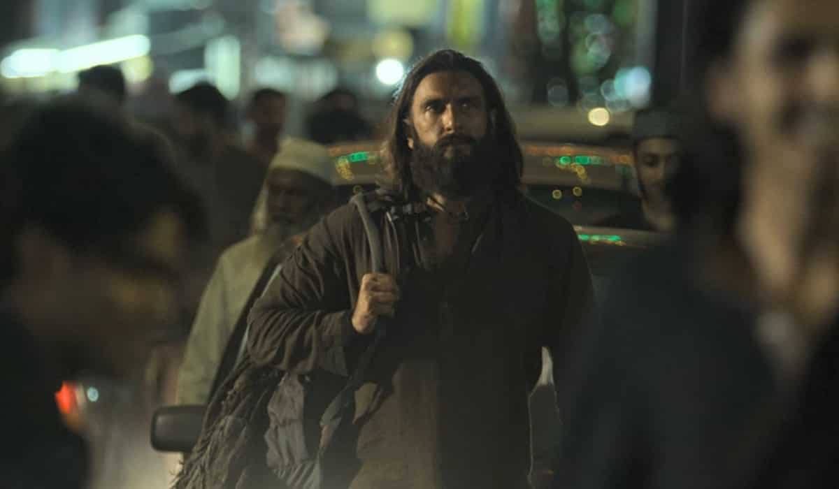 https://www.mobilemasala.com/movies/Dhurandhar-First-Look-Ranveer-Singhs-Raw-Power-Impresses-Industry-Peers-i387829