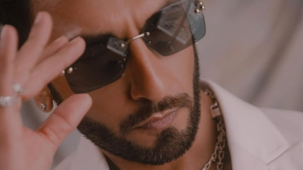 Ranveer Singh greets fans with kisses before Tiffany & Co store relaunch in New York, receives loud applauds – watch video