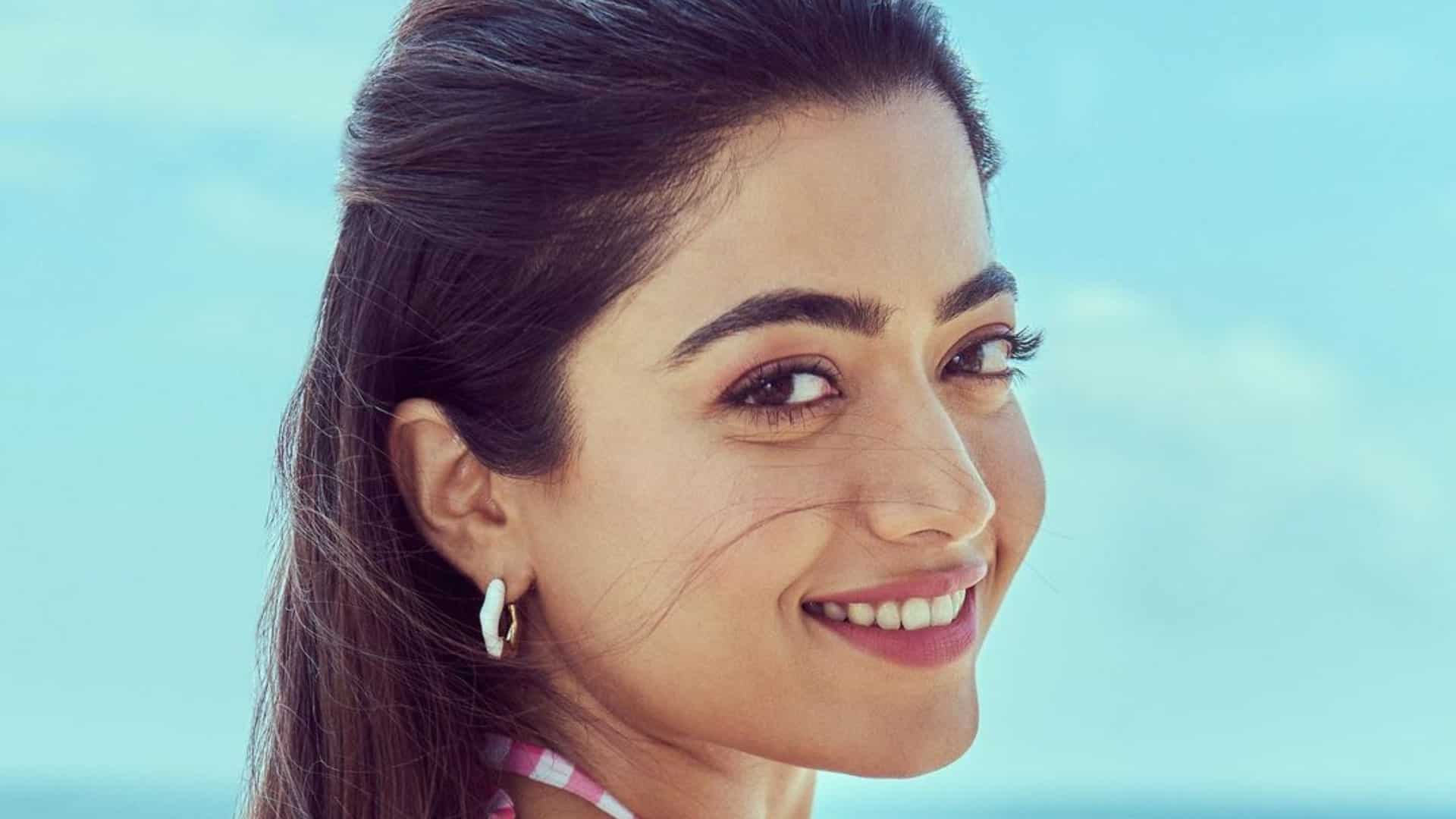 https://www.mobilemasala.com/film-gossip/Rashmika-Mandanna-signs-a-film-with-a-debut-director-will-romance-a-happening-young-hero-from-Tollywood-heres-what-we-know-i156076
