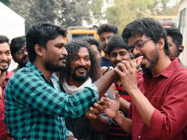 Rathna Kumar with Thalapathy Vijay on the sets of Master/Twitter