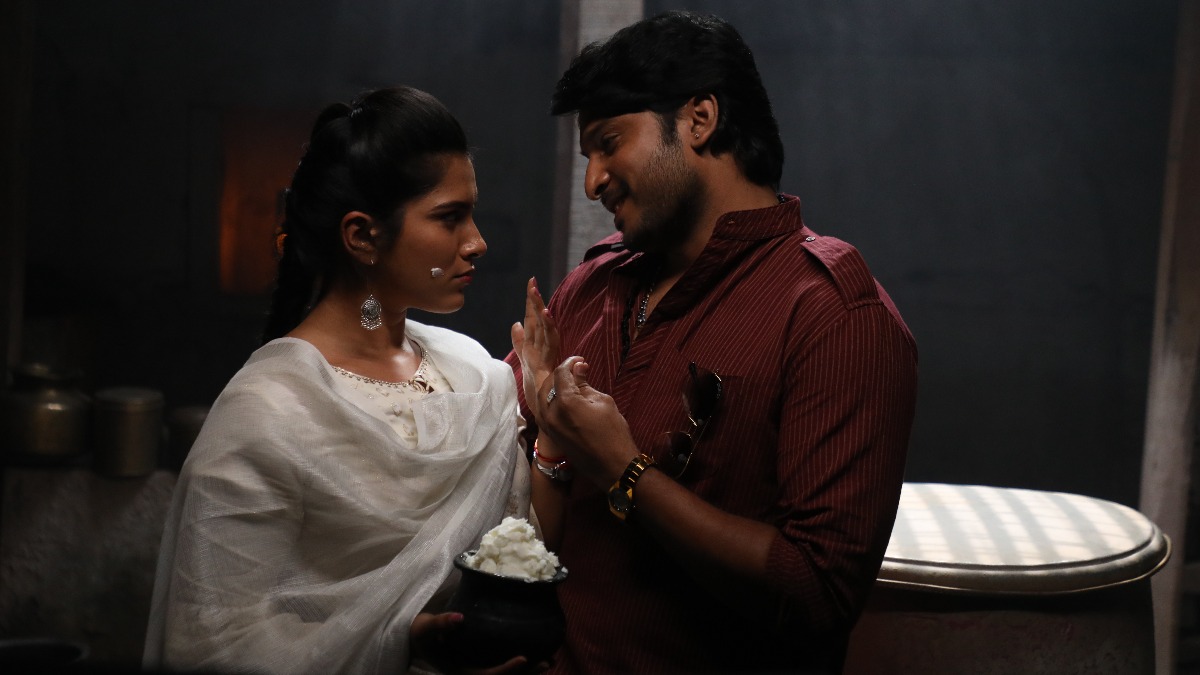 Vainidhi and Pramod in Rathnan Prapancha