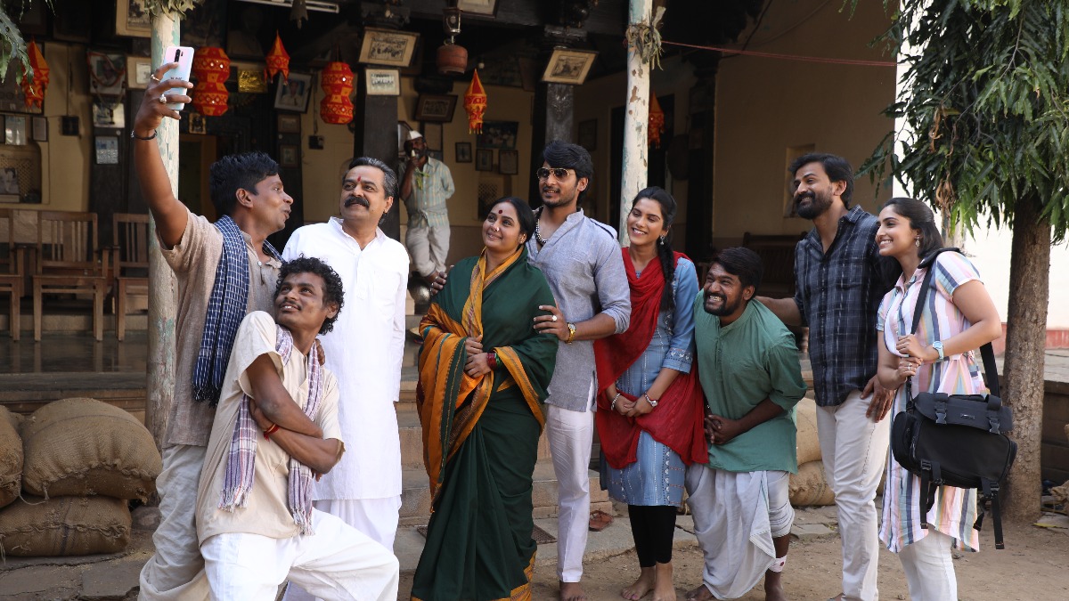 A still from Rathnan Prapancha