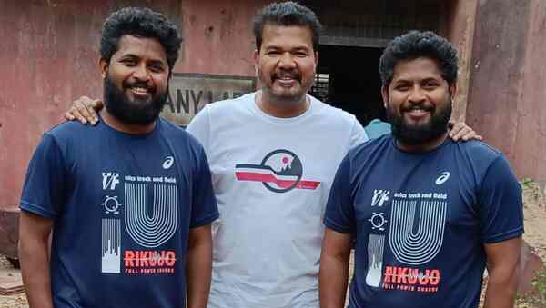 Stunt directors Anbariv releases pictures from the location of Shankar, Ram Charan's RC 15