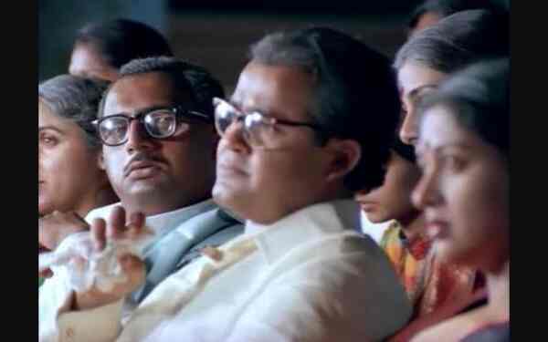 Revathi, Prakash Raj, Mohanlal, and Gauthami in Iruvar