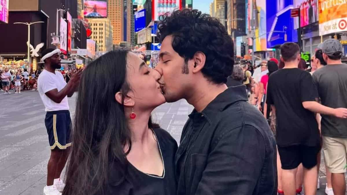 Riddhi Sen and Surangana Bandyopadhyay seal their NY trip with a kiss at Times Square